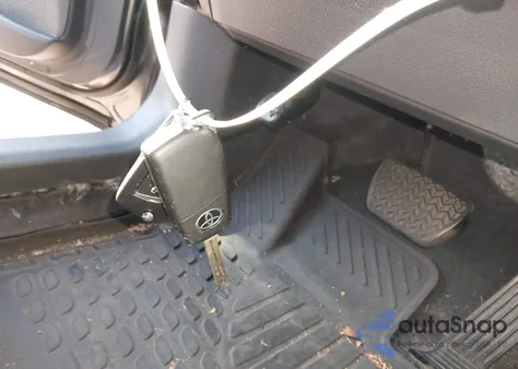 2022 Toyota Camry Le z USA, uszkodzony, nr VIN 4T1C11AK9NU644947